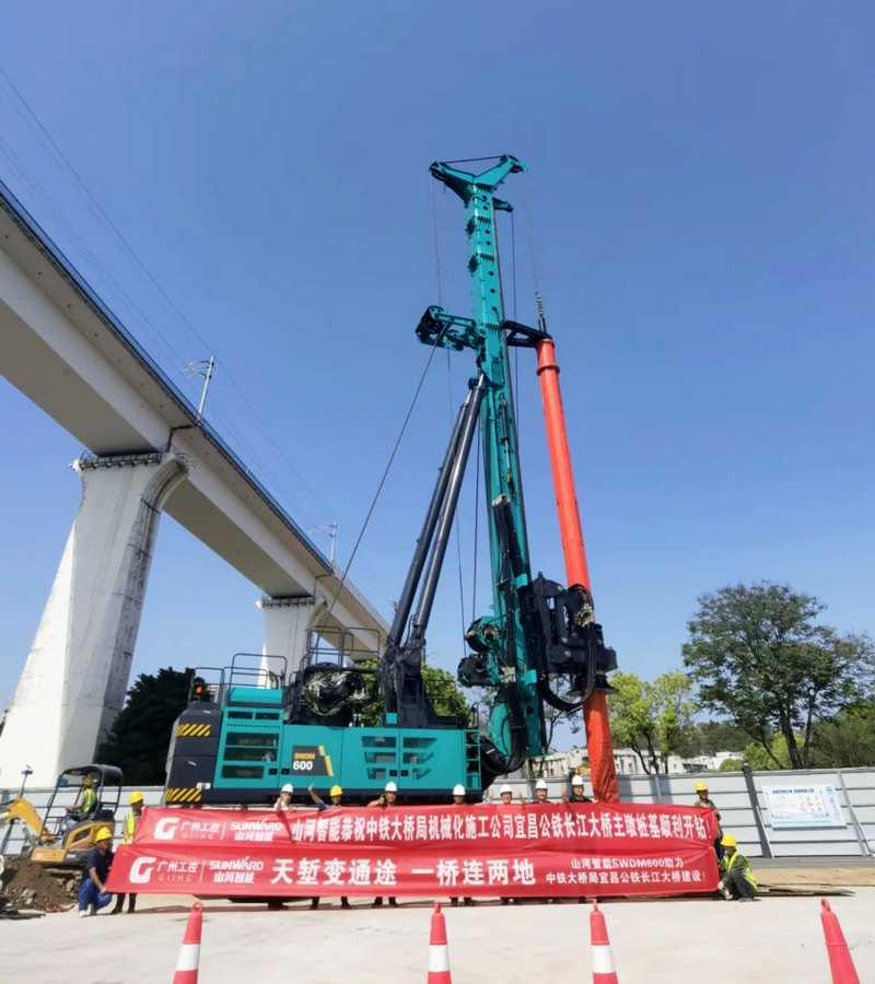 Large Rotary Drilling Rig of SUNWARD Intelligence Helps Bridge Construction