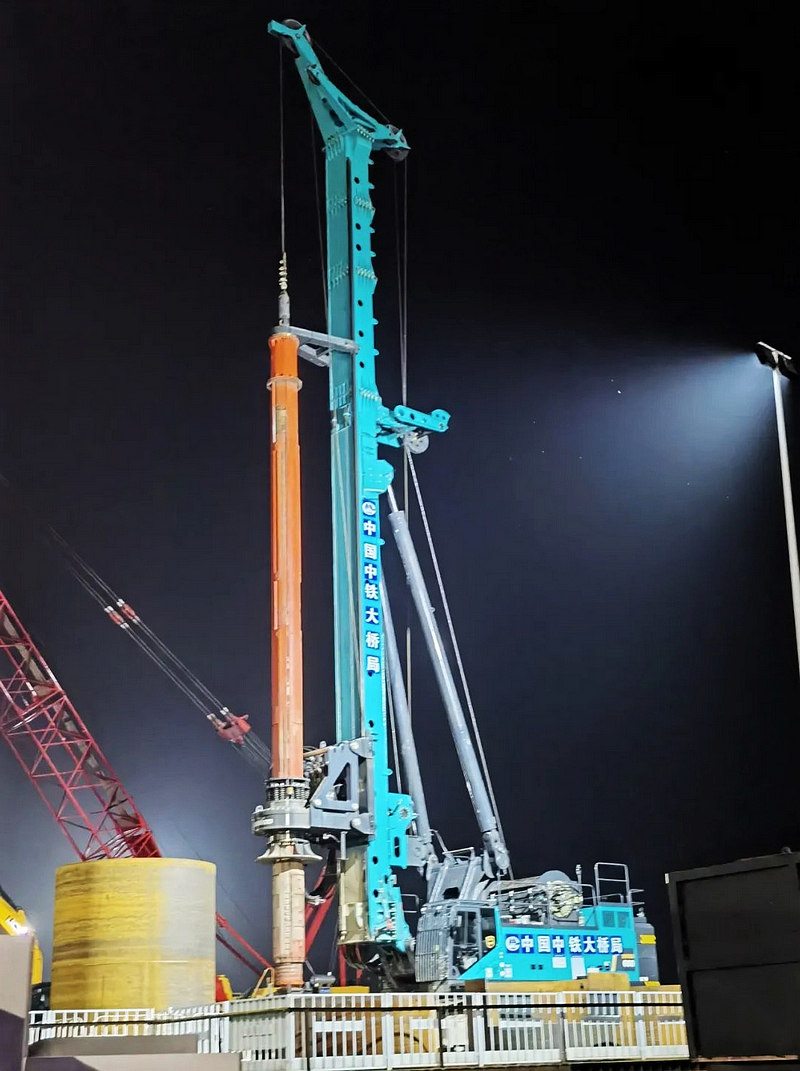 Large Rotary Drilling Rig of SUNWARD Intelligence Helps Bridge Construction