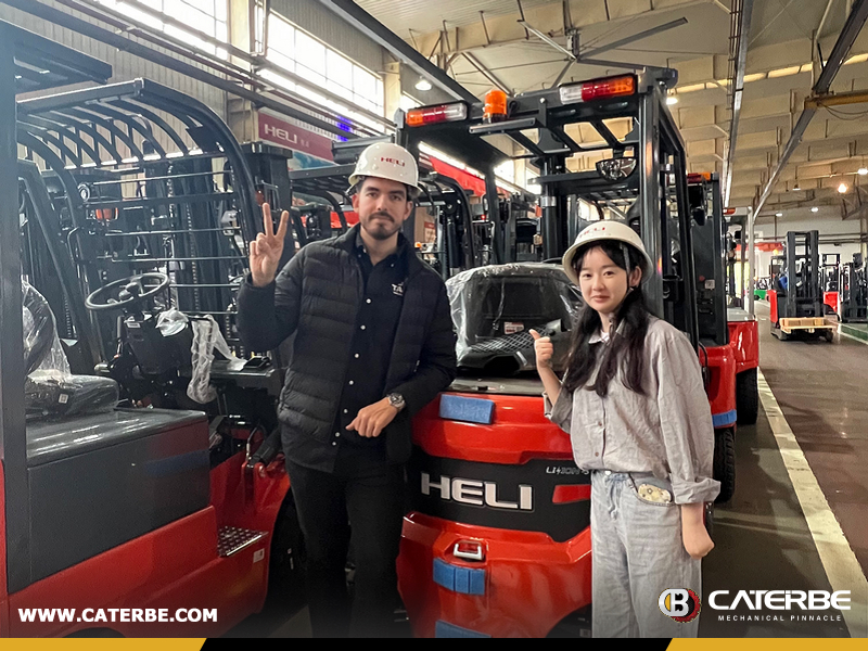 Mexico Customer Visited SINOMADA Office and XCMG & HANGCHA & HELI Factory