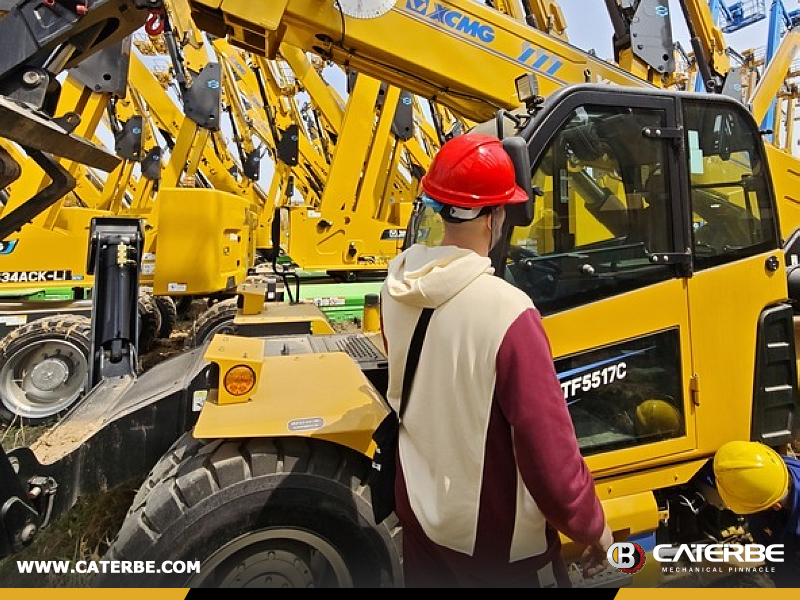 Russia Customer Visited XCMG Factory