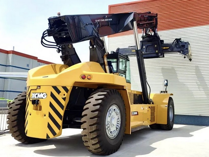 XCMG Releases the World's First 65-ton Energy Storage Special Frontal Crane