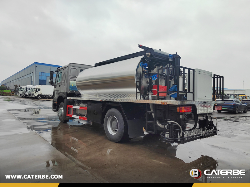 Algeria - 2 Units HOWO Asphalt Distributor Truck