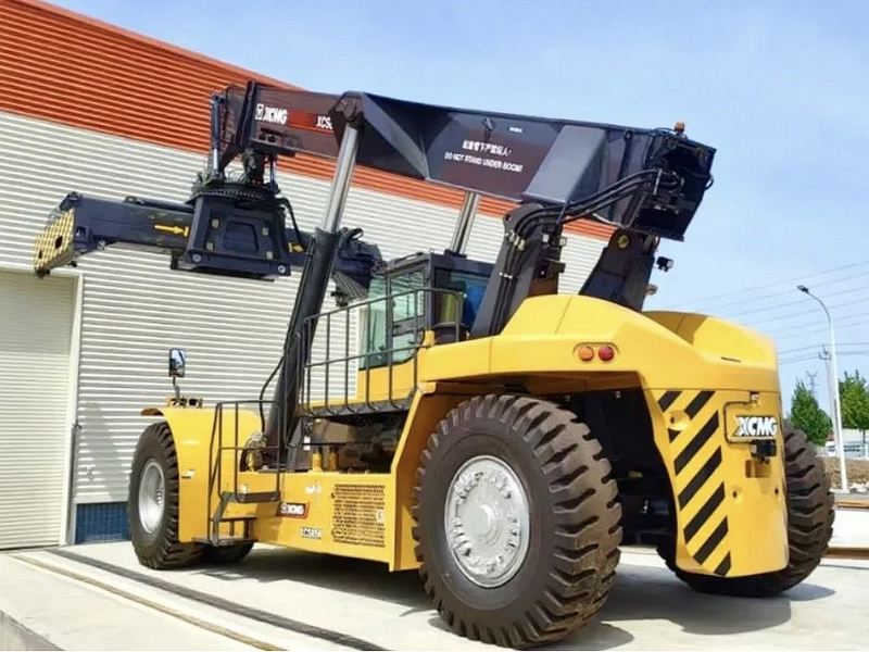 XCMG Releases the World's First 65-ton Energy Storage Special Frontal Crane