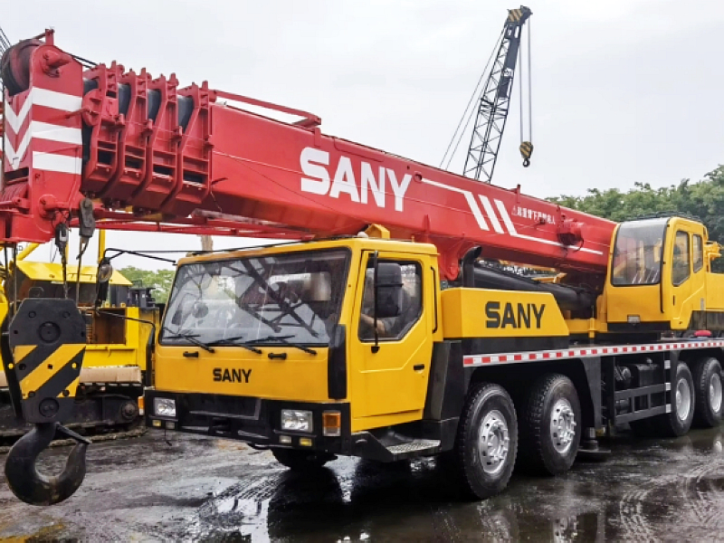Analysis of Anti-Swing Technology for Blind Spot Operations in Truck Cranes