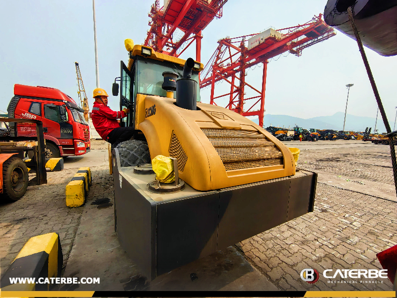 Algeria - 1 Unit XCMG Asphalt Paver RP603 and 1 XCMG Road Roller XS143